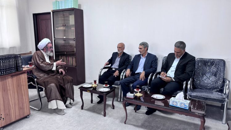 دیدار سرپرست شهرداری مرند با نماینده خبرگان رهبری و امام جمعه این شهرستان